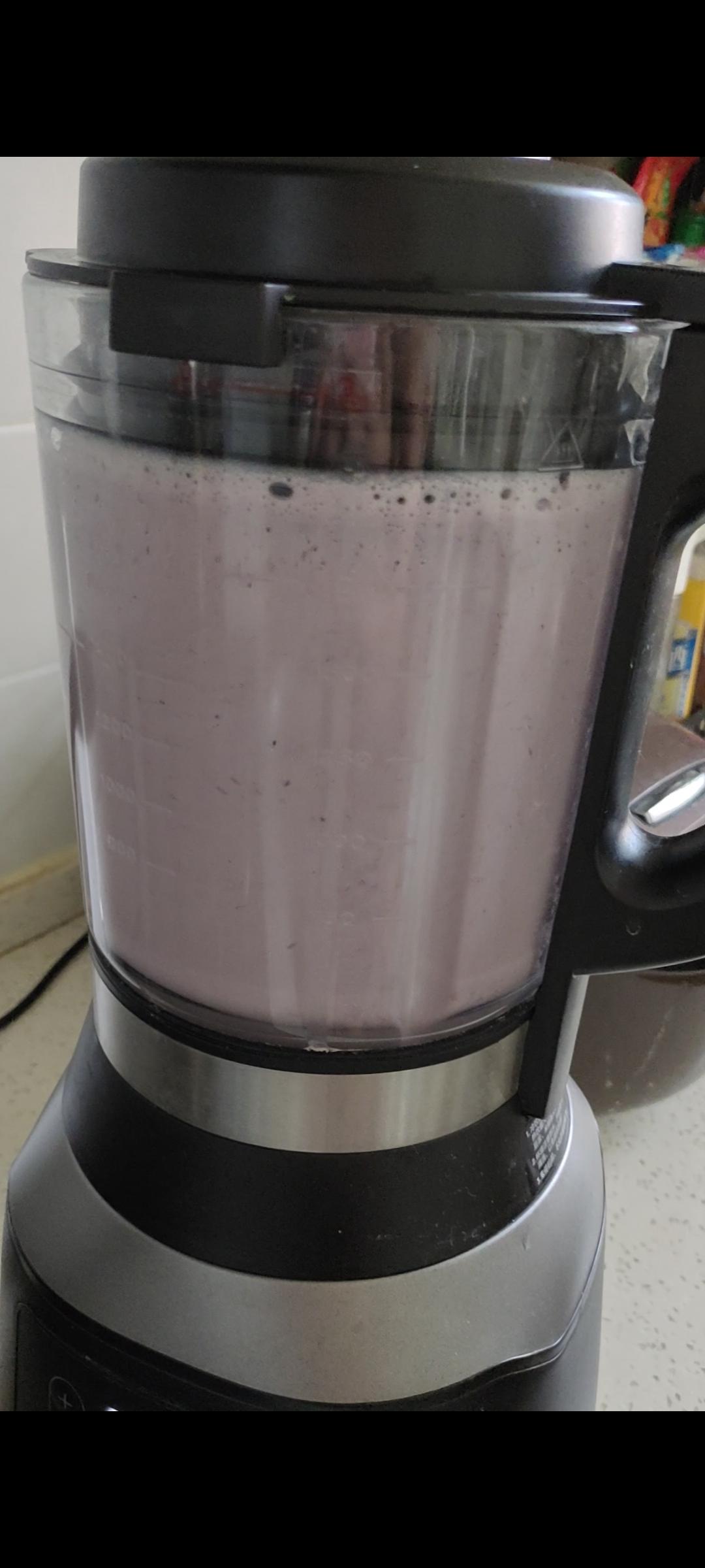 蓝莓苹果牛奶果汁