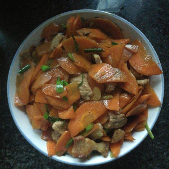 超好吃的胡萝卜片炒肉