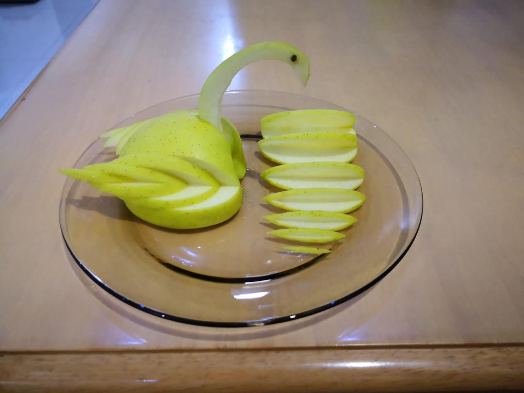 苹果梨秒变天鹅水果拼盘的做法 步骤8