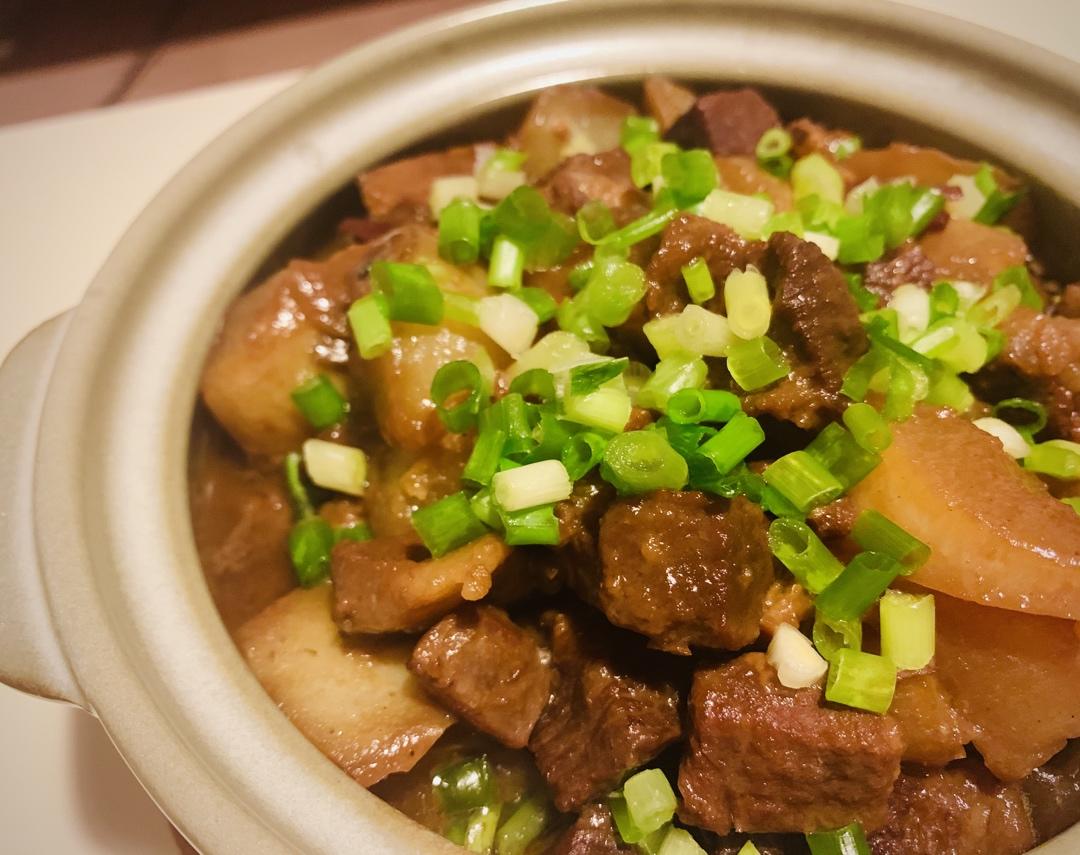 广式萝卜牛腩煲