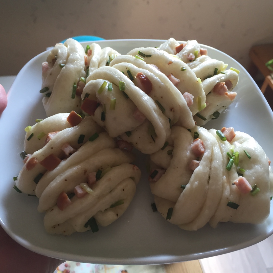 最好吃的火腿葱香花卷—附让葱不变黄的小窍门