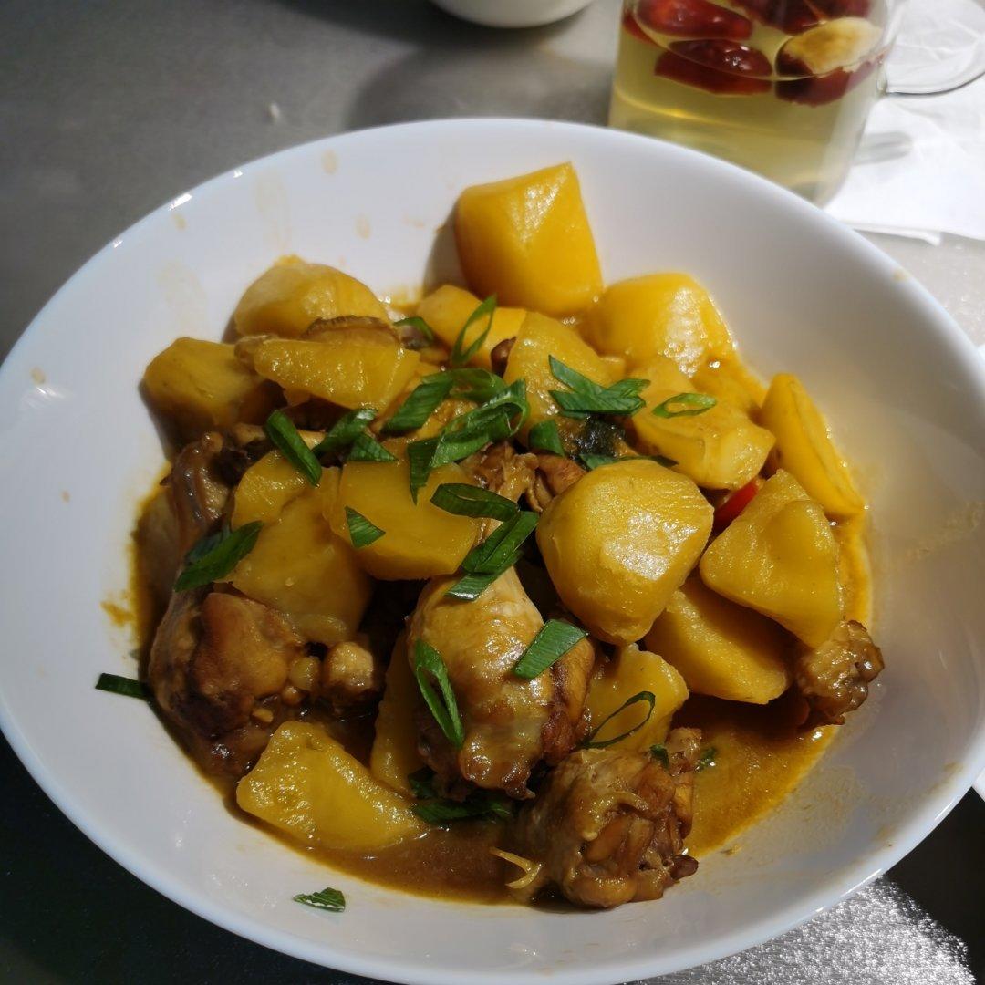 土豆炖翅根