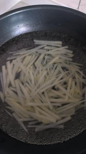 洋葱炒土豆丝（条）素炒的做法 步骤5