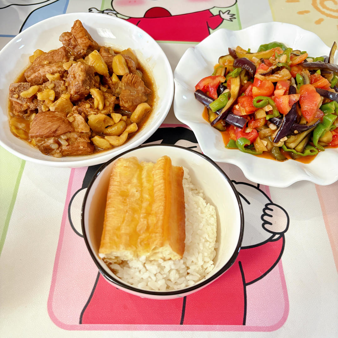 红烧茄子（佐西红柿尖椒）