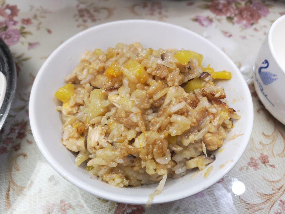 【南瓜鸡肉焖饭】
