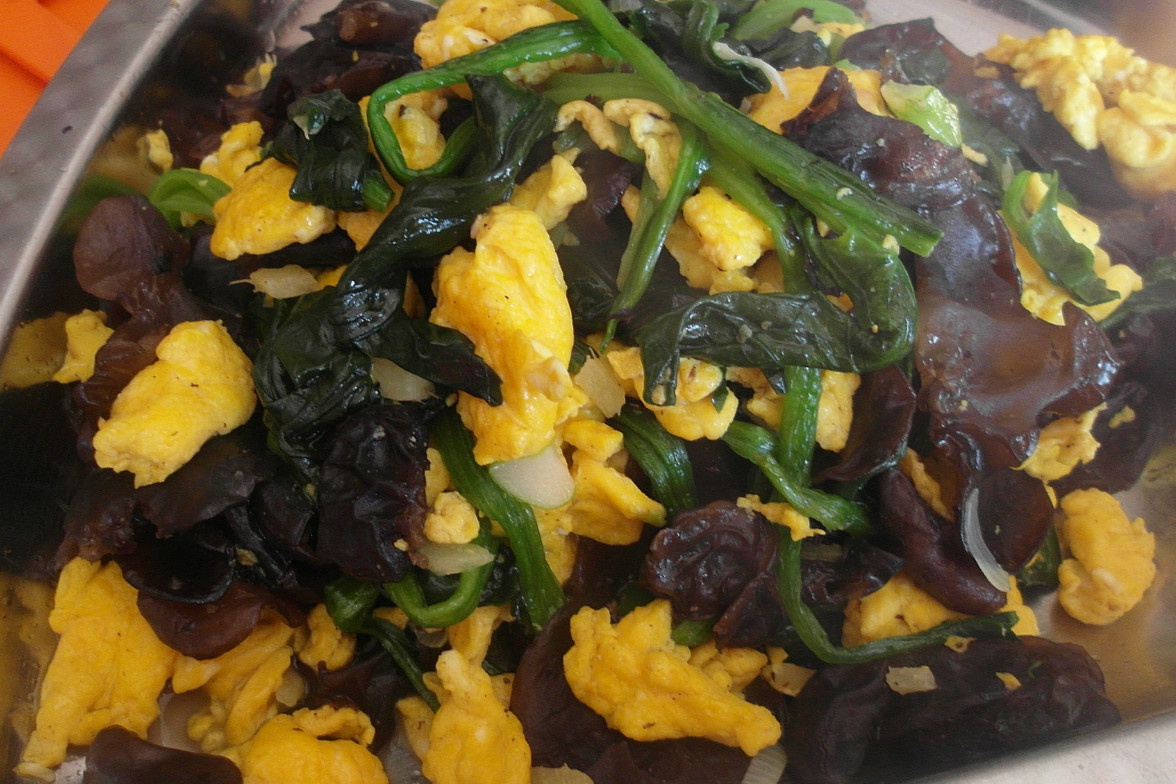 菠菜木耳炒鸡蛋