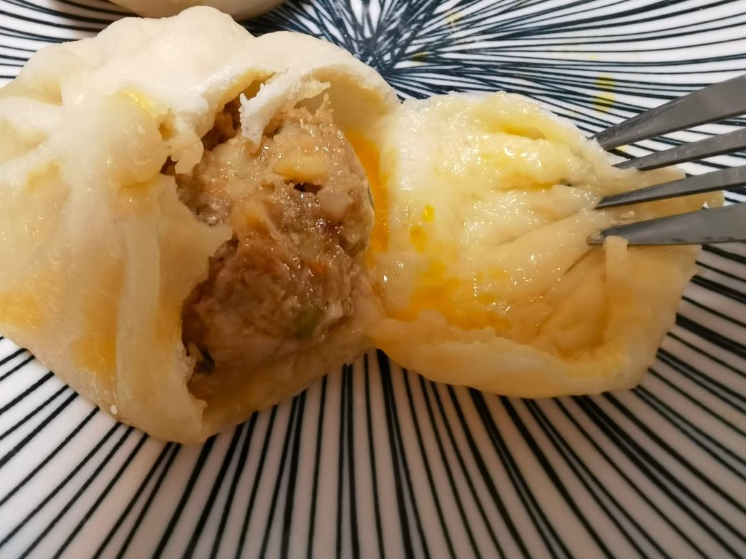 灌汤蟹黄小笼包