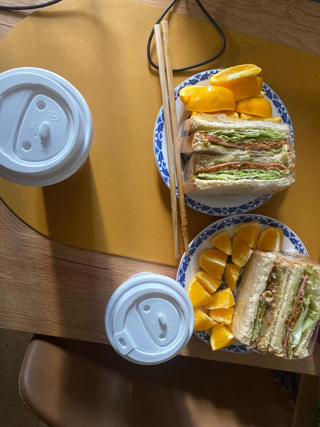 火腿肉松三明治+拿铁+橙子