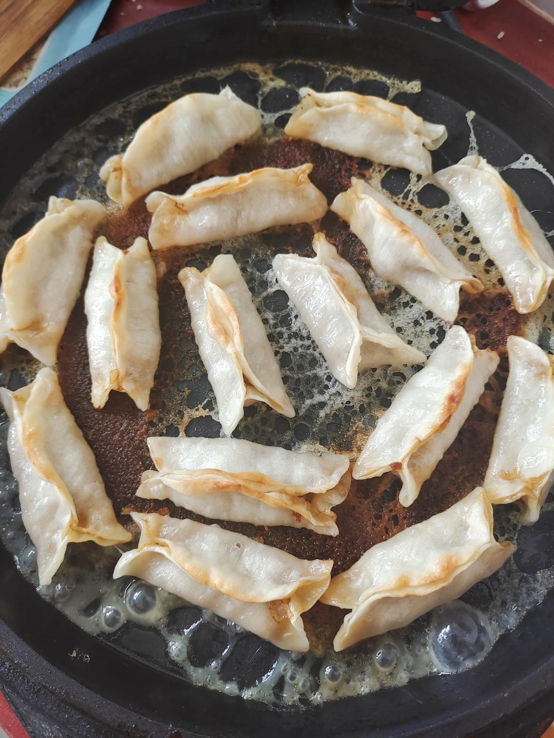 详解最好吃的外焦里嫩牛肉锅贴