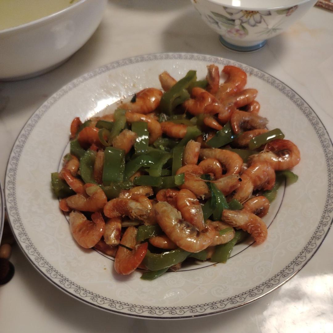 超下饭的青椒炒河虾