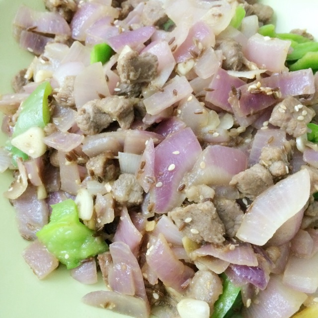 孜然洋葱炒牛肉粒