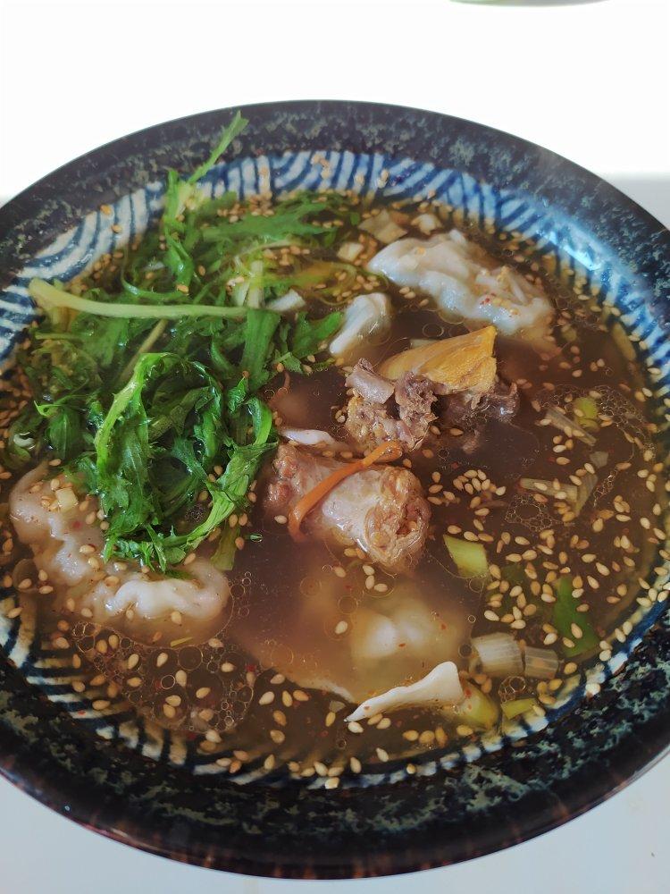 省时又便捷，没人能抗拒这碗酸汤水饺！🥟