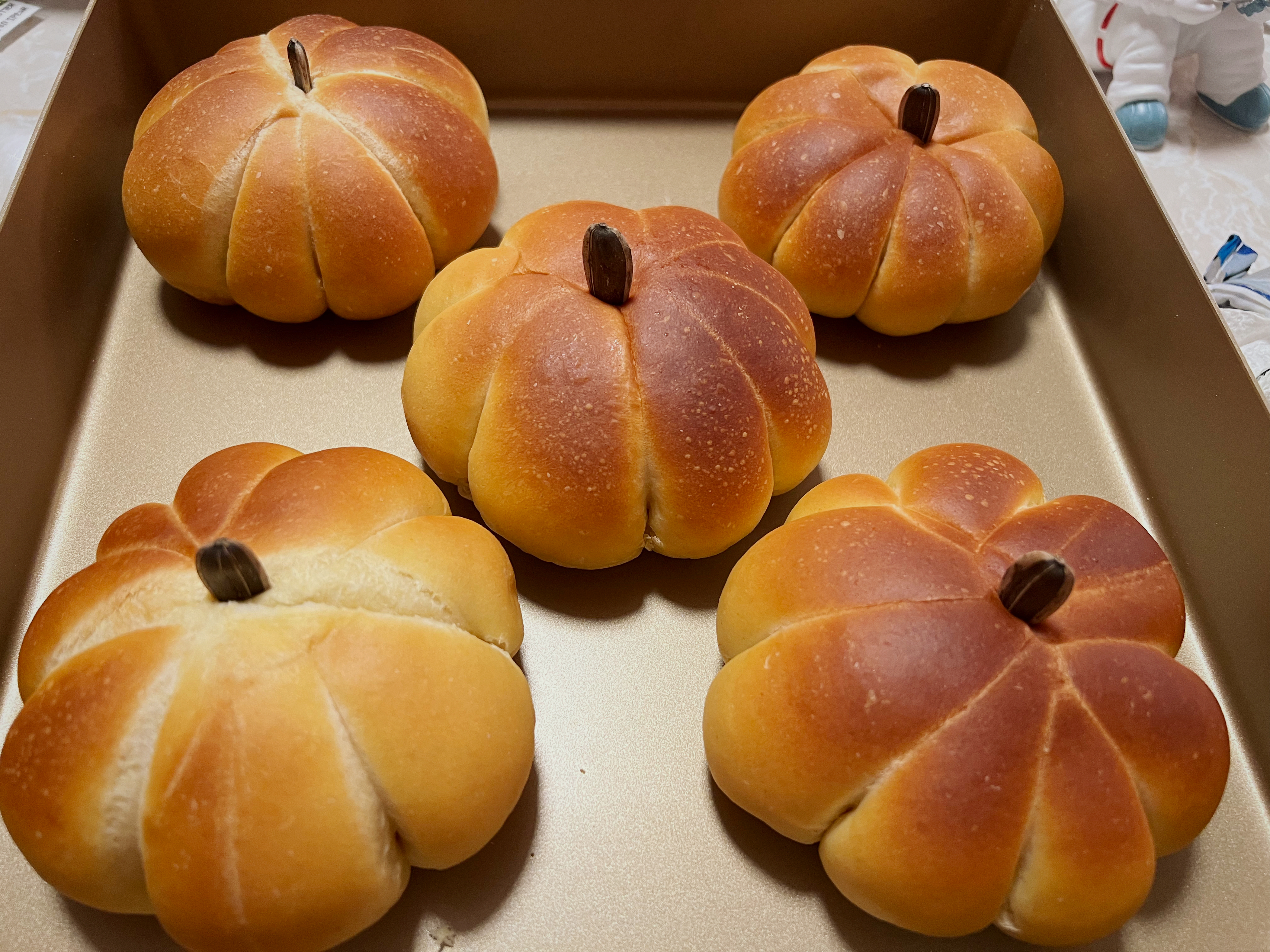 南瓜栗子小面包🎃一口软绵绵，甜糯栗子馅