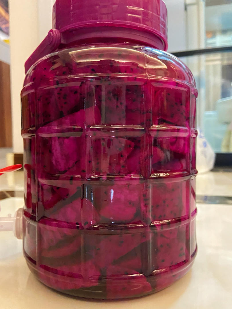 ssssss做的应季水果酒火龙果酒