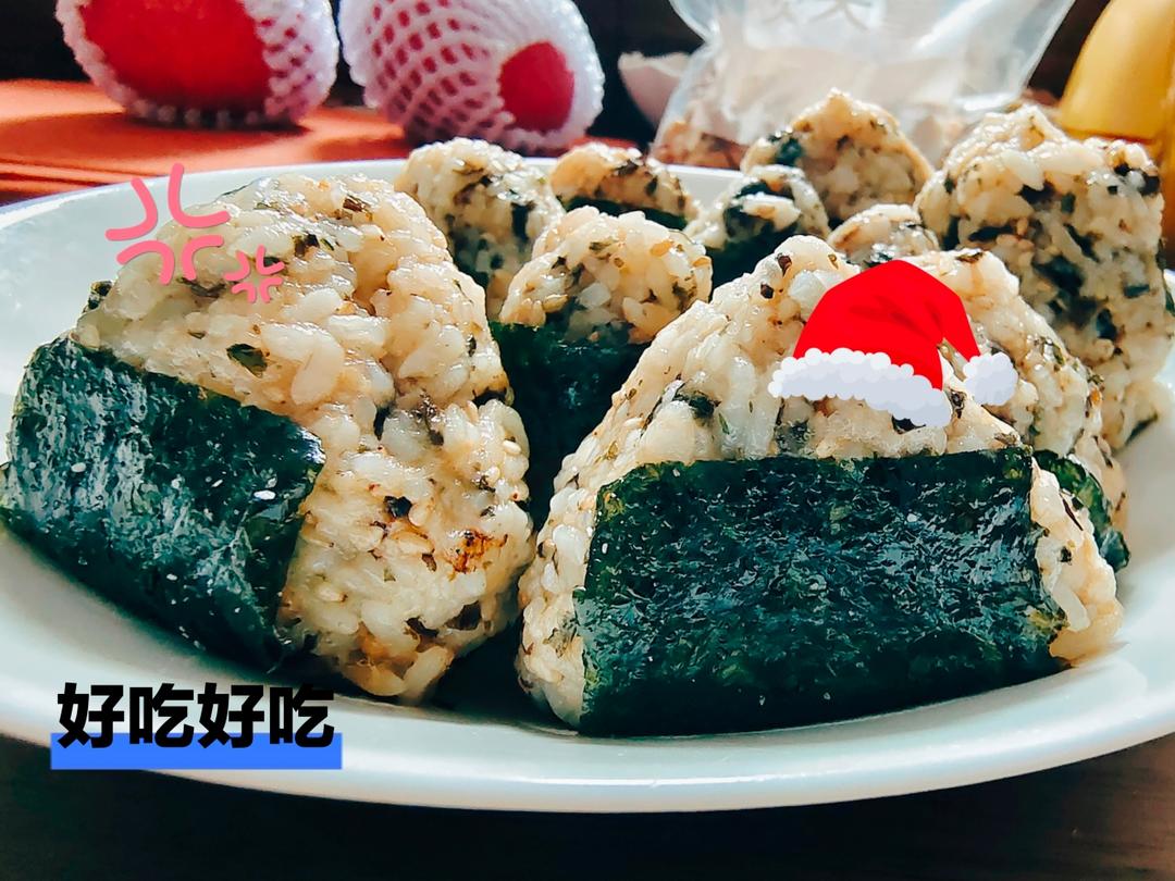 细节！香喷喷的海苔肉松饭团