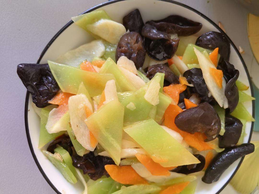 莴笋胡萝卜炒木耳山药