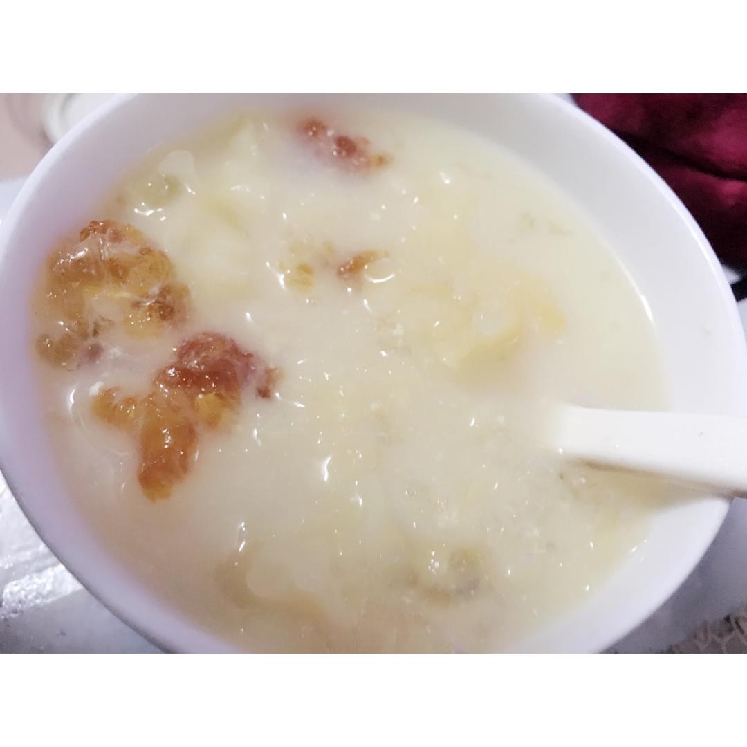 牛奶炖桃胶