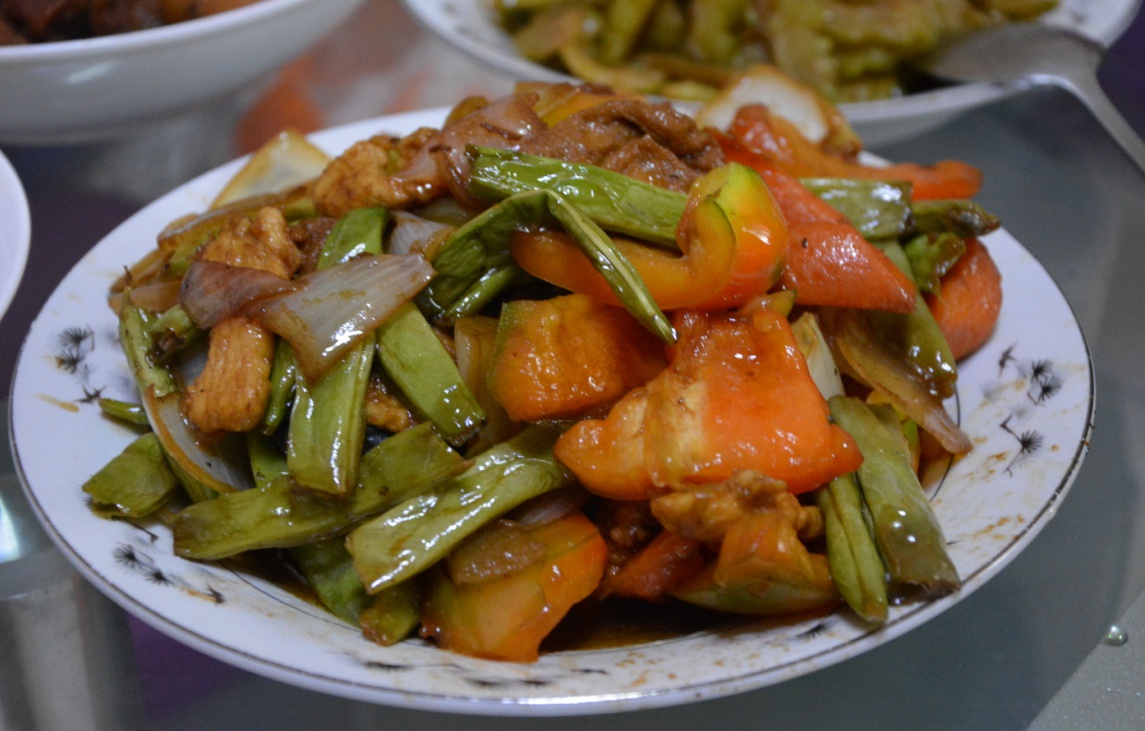 豆角胡萝卜炒五花肉