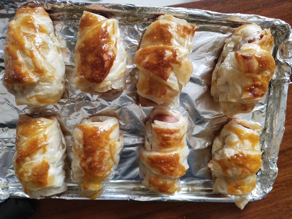 香肠酥皮卷：手抓饼皮还能这样吃，不用和面快速搞定早餐