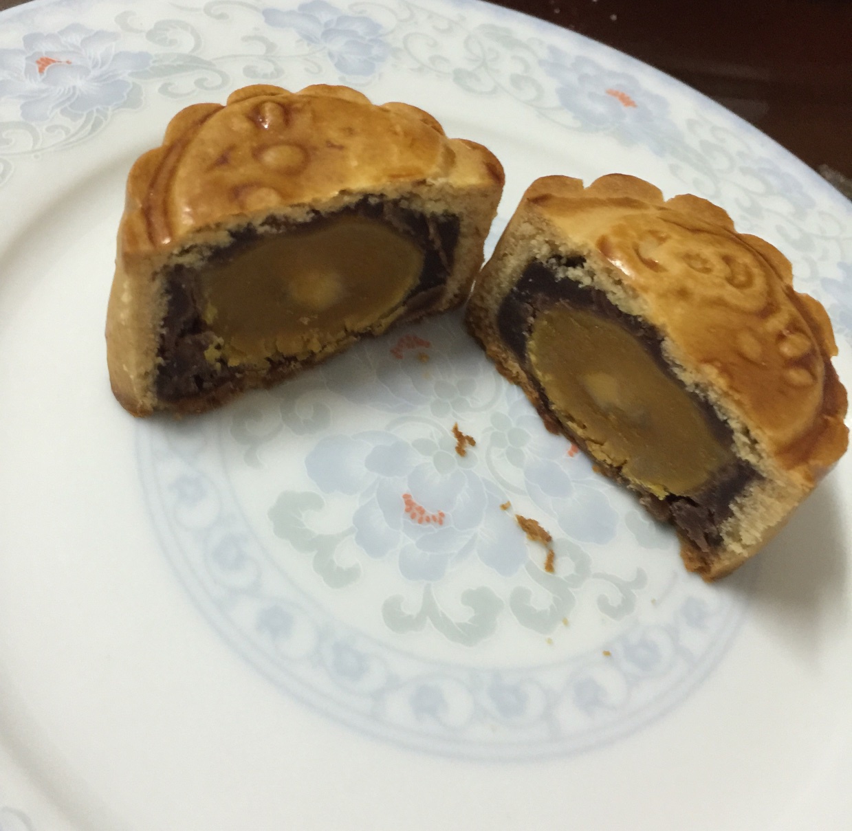 广式月饼－－蛋黄豆沙月饼