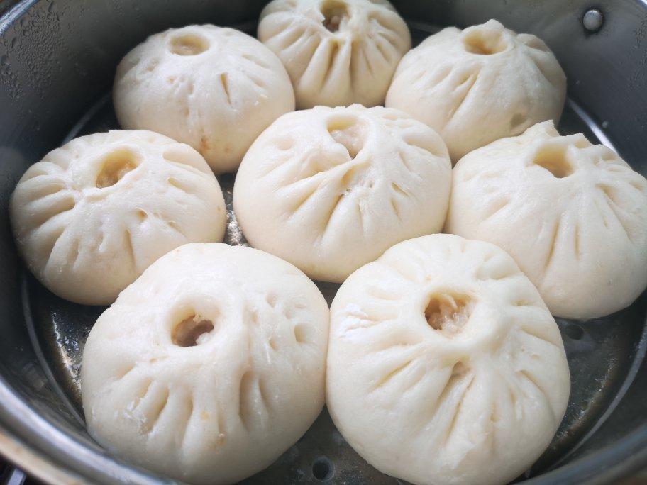 松软多汁的肉包子