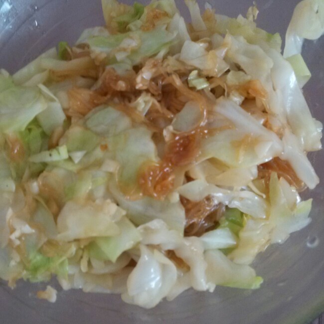 包菜粉丝炒鸡蛋