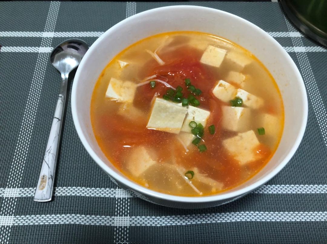 金针菇番茄豆腐汤