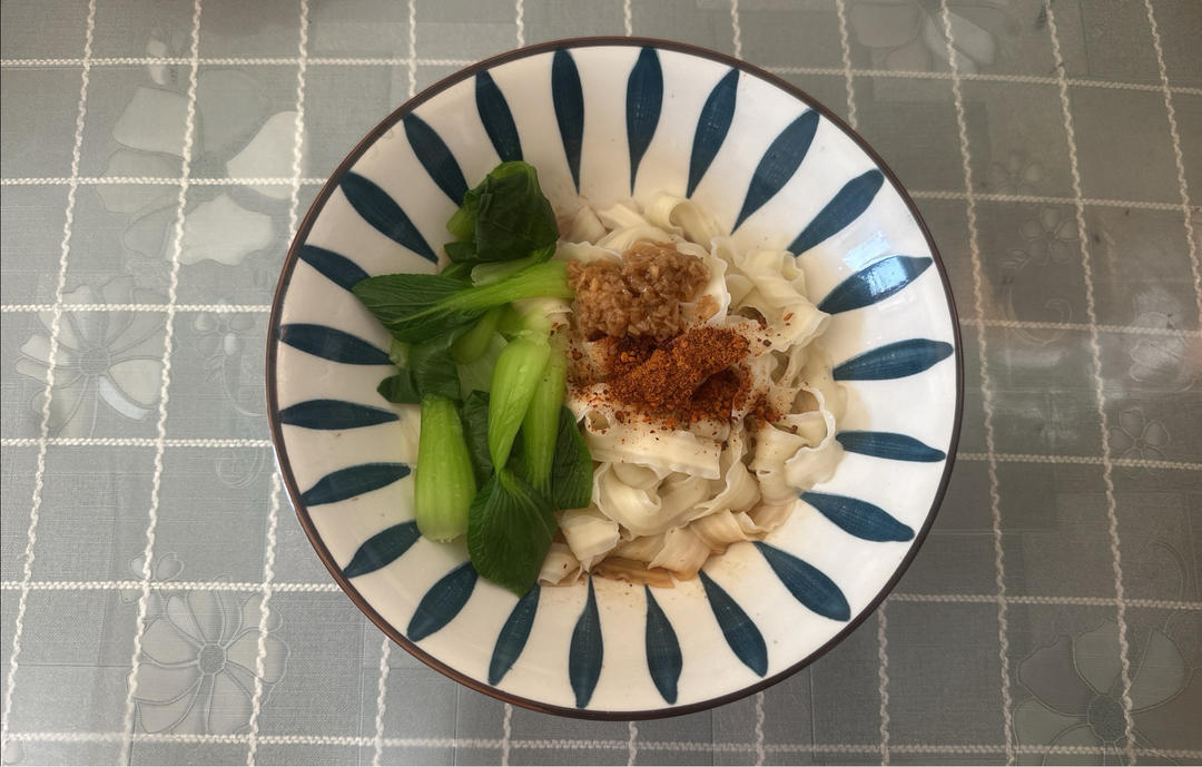 十分钟就能吃上的超简单油泼面