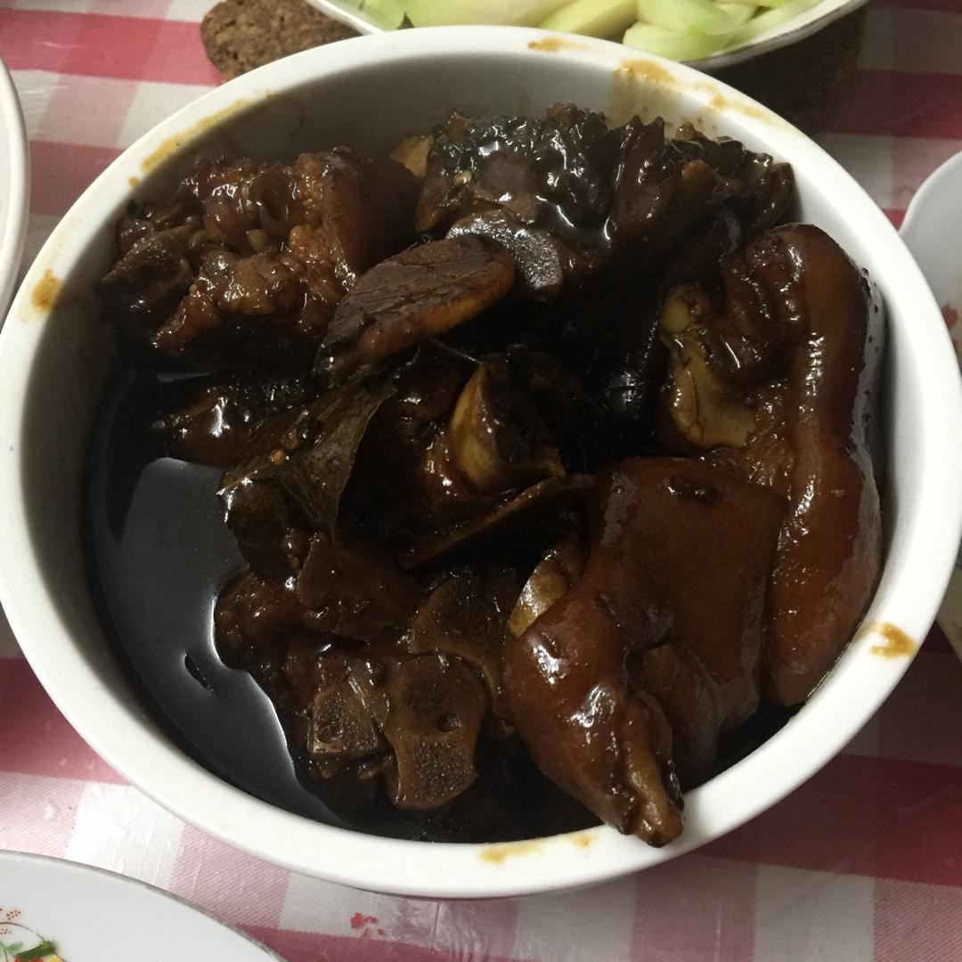 美味的家常菜：红烧猪蹄