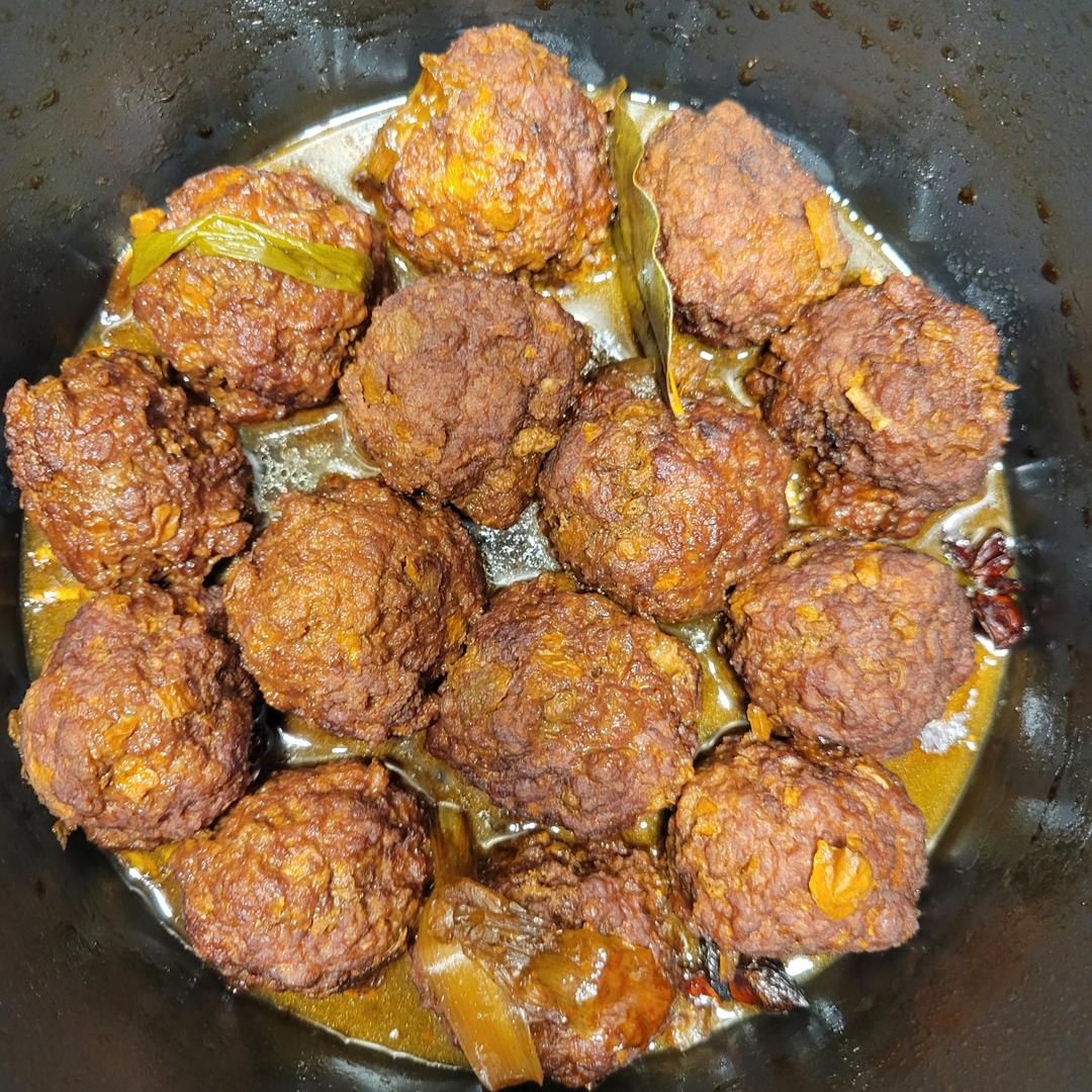 简单的红烧狮子头～拌饭太香了