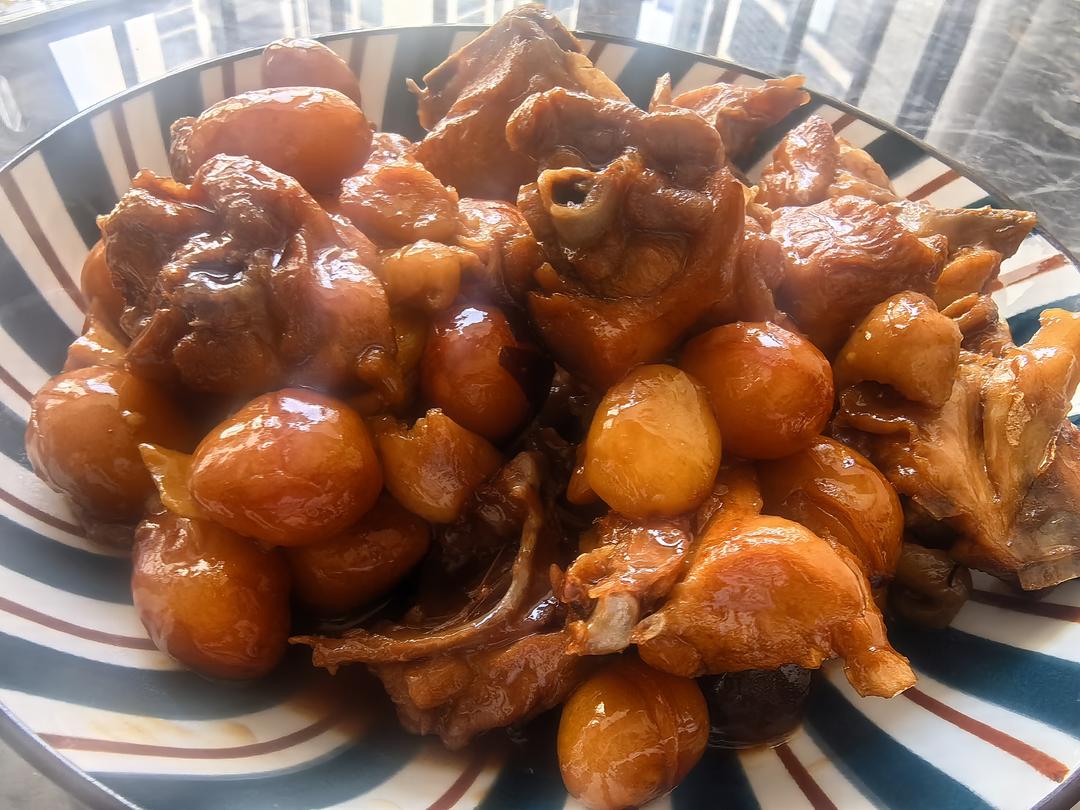 凤眼果焖鸡