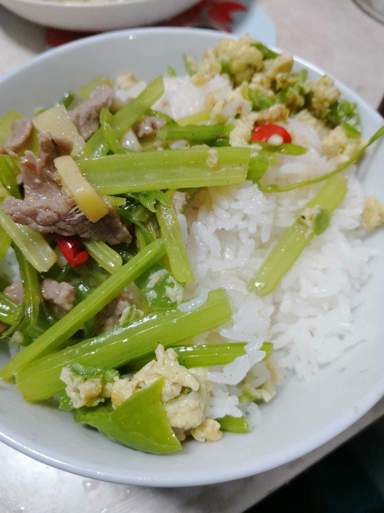 芹菜炒牛肉 快和我一起做！超级嫩！家常快手简单！