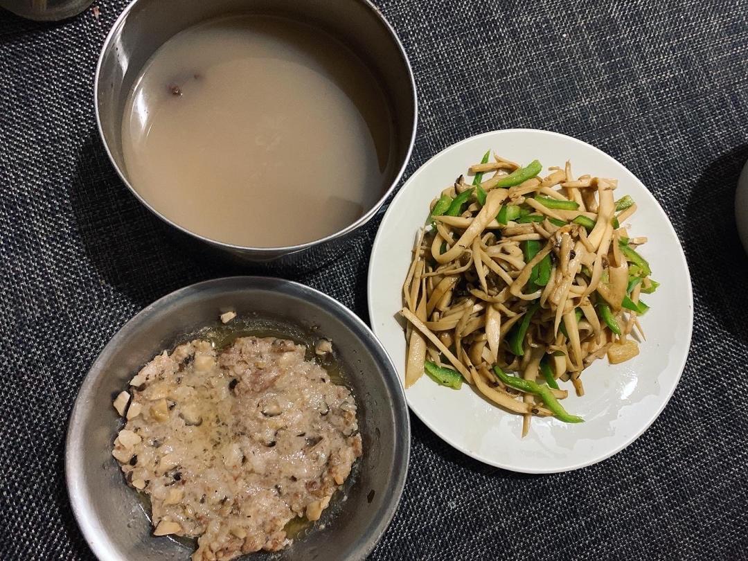 青椒素炒杏鲍菇