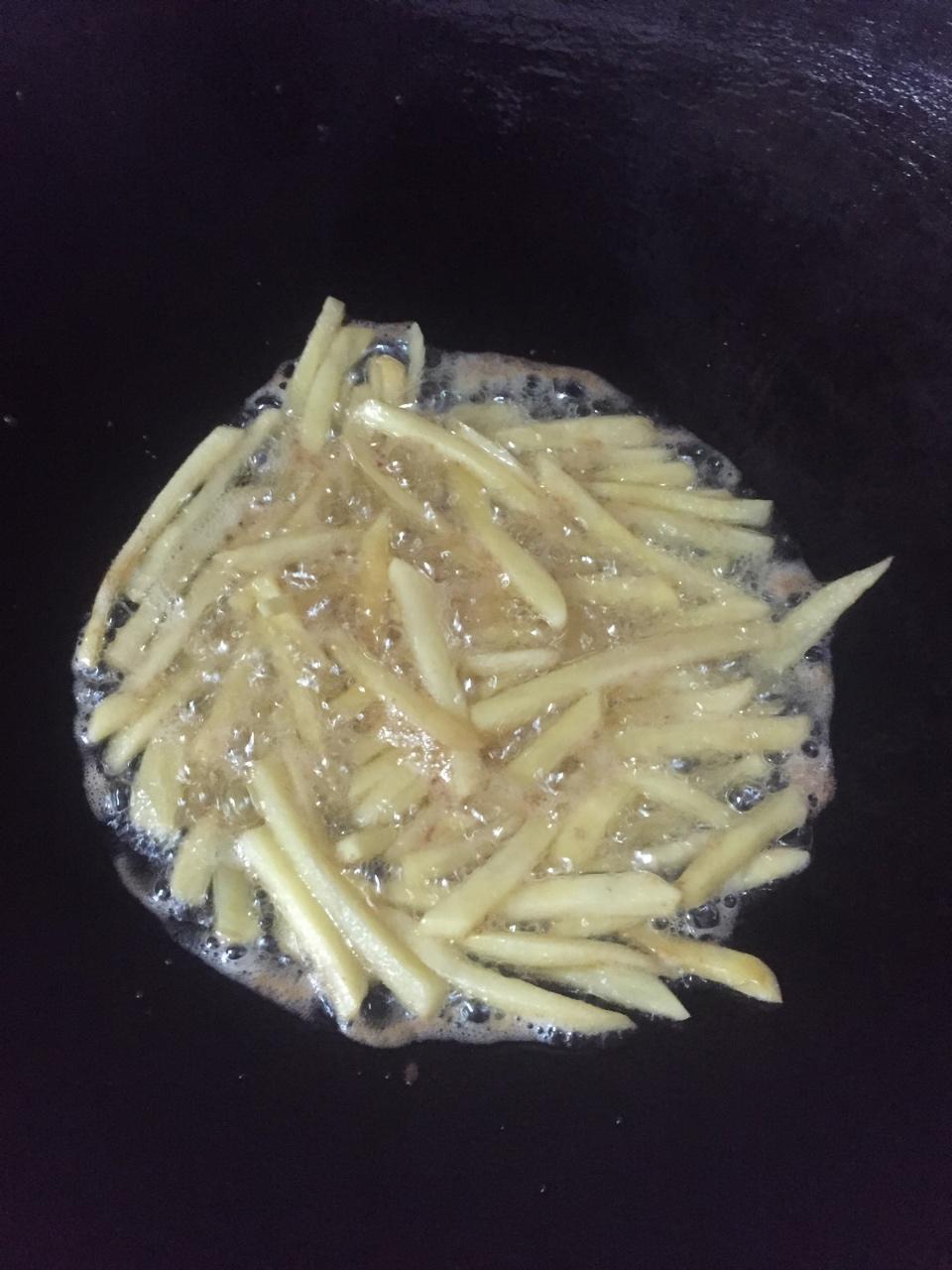 新手一次成功的炸薯条（脆脆的，不信你试一下😄）