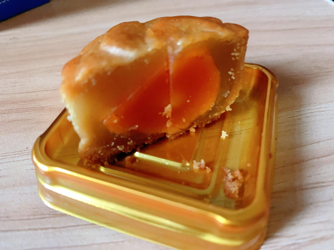 广式月饼—蛋黄莲蓉月饼