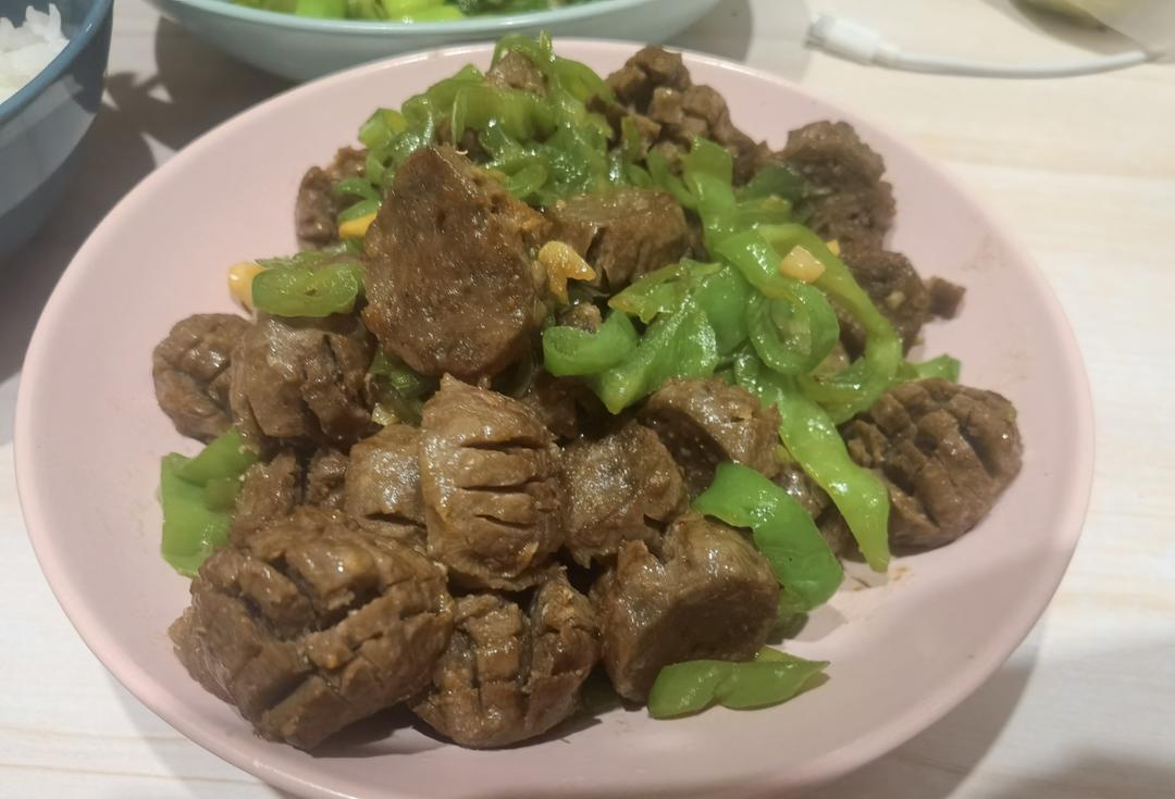 零失败家常版牛肉丸炒灯笼椒