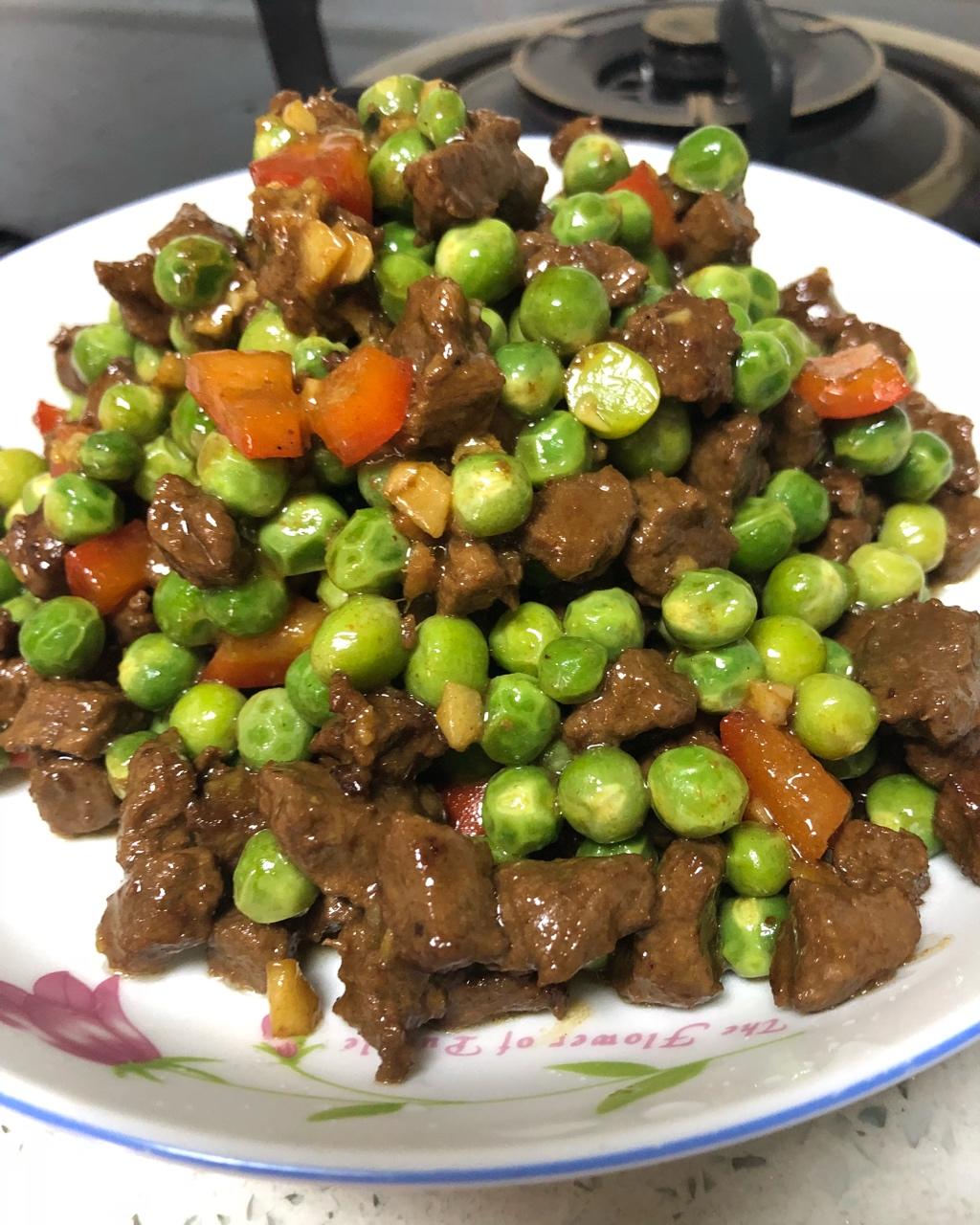 十全大补小白兔做的豌豆炒牛肉粒