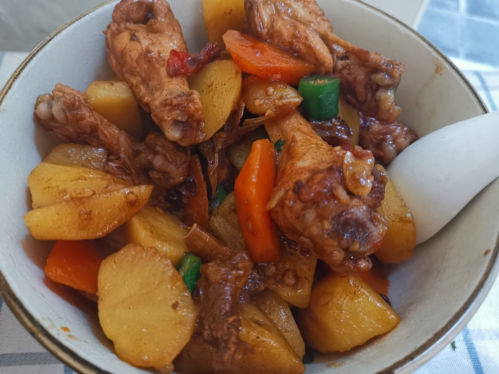 鸡翅根炖土豆的做法