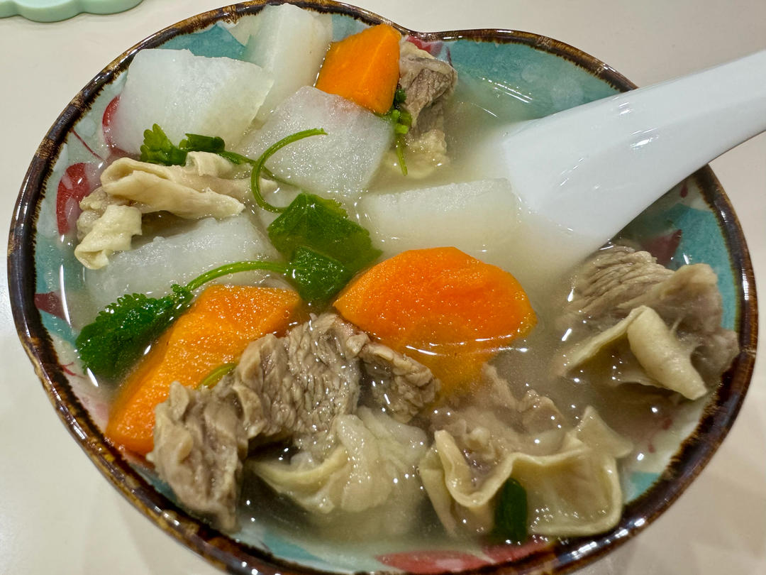 冬日限定——清炖萝卜牛腩（照例附蘸料）