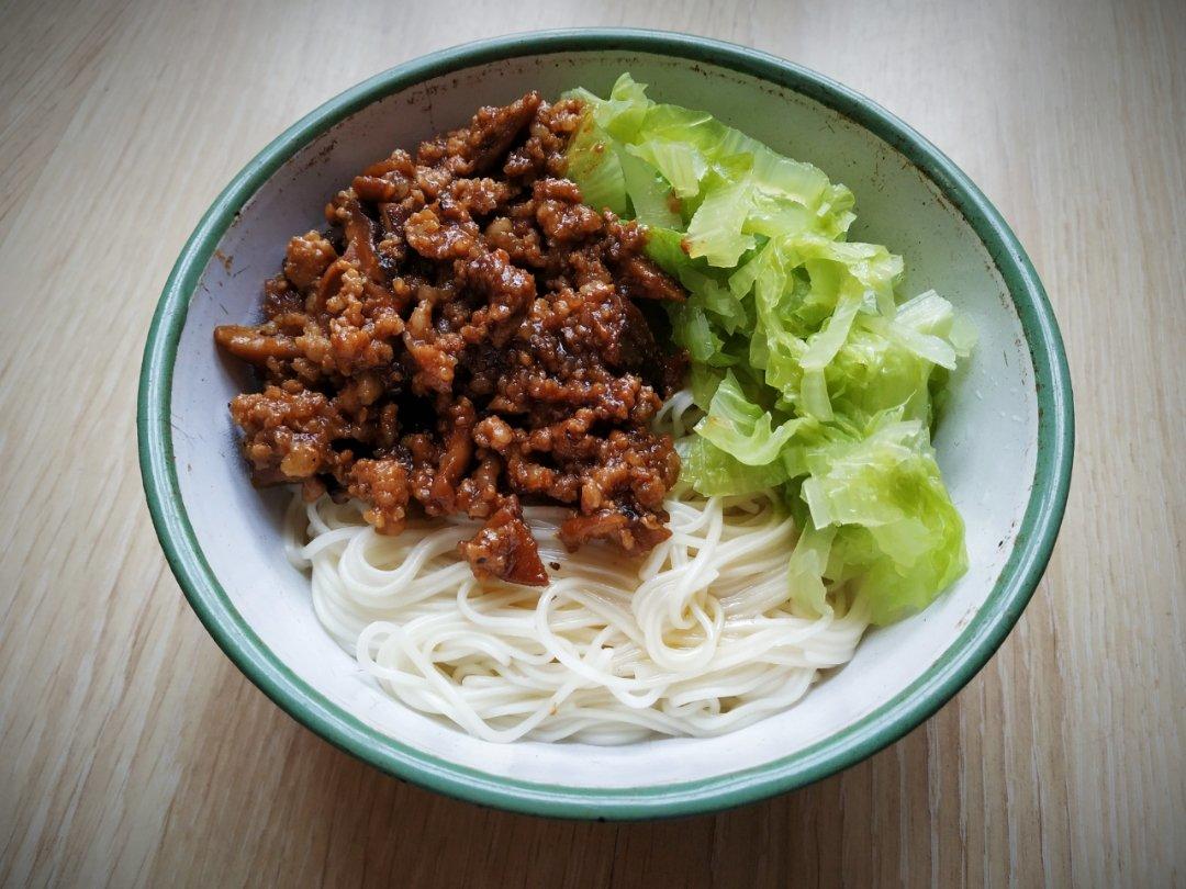 沙茶香菇肉拌面