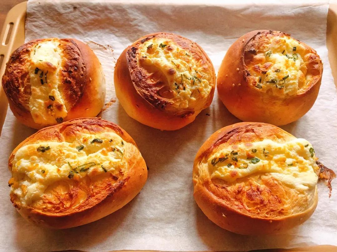 蒜香乳酪软法包