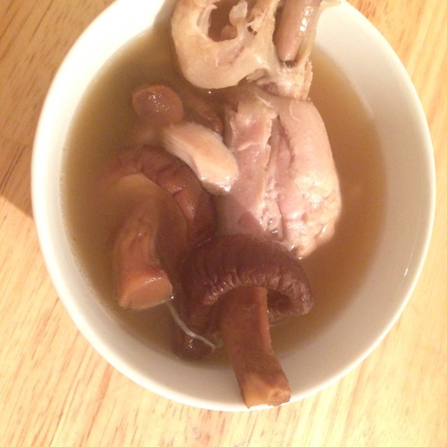 香菇炖鸡腿