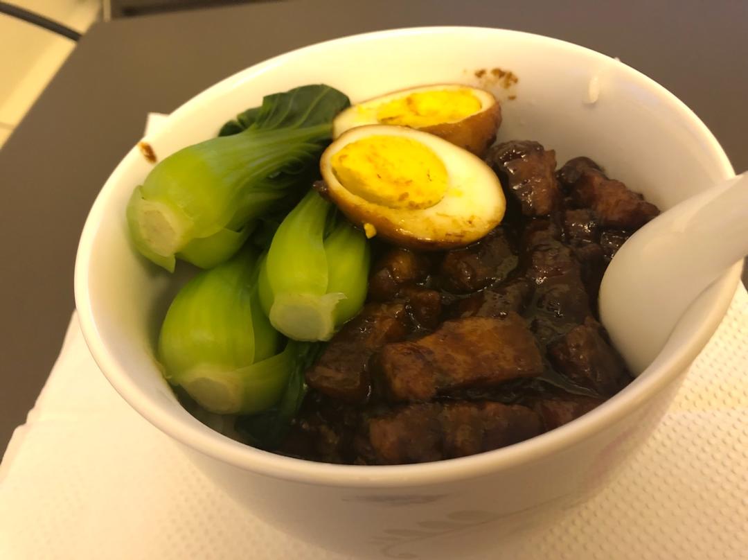 洋葱酥卤肉饭