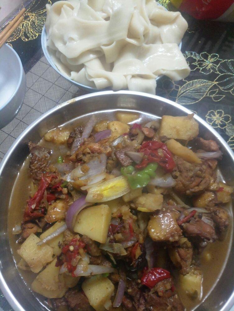 正宗新疆大盘鸡+裤带面