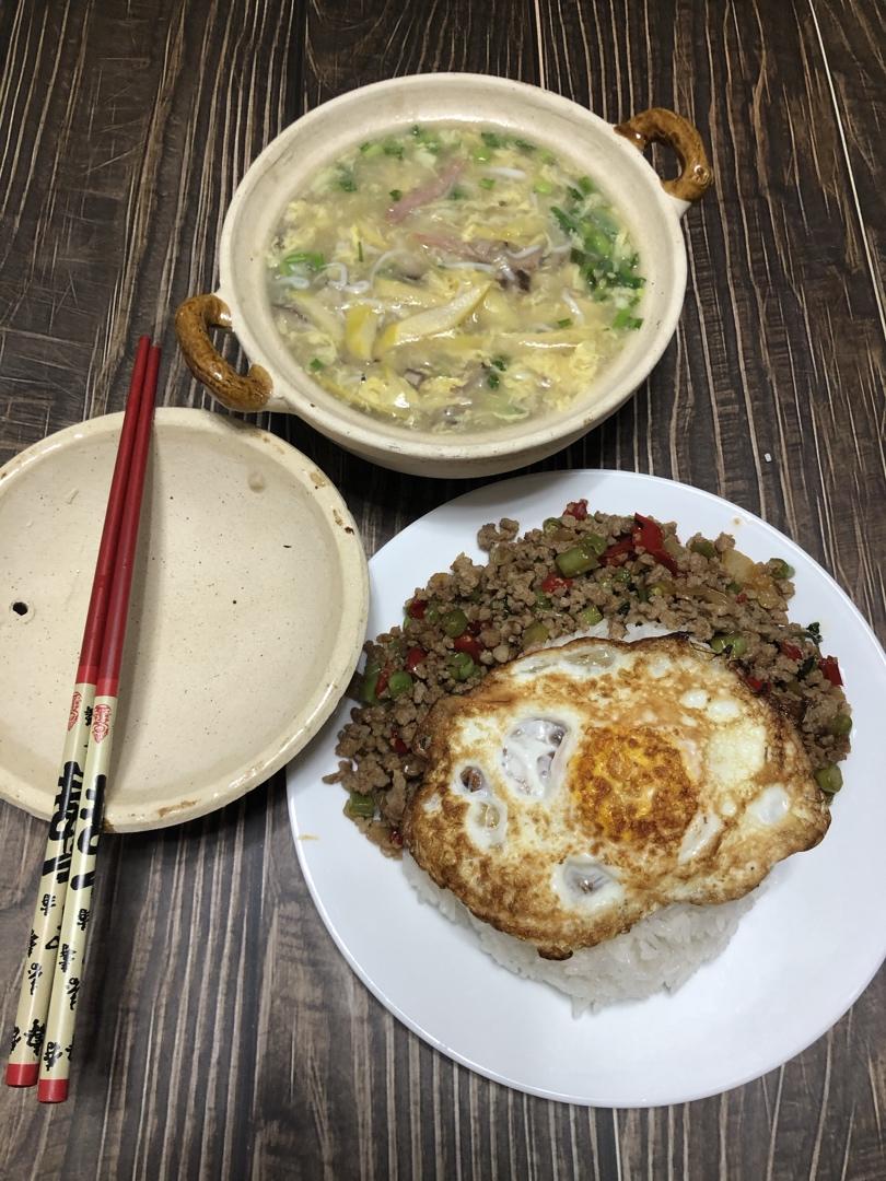 正宗泰国打抛猪肉末（Pad ga prao mu）