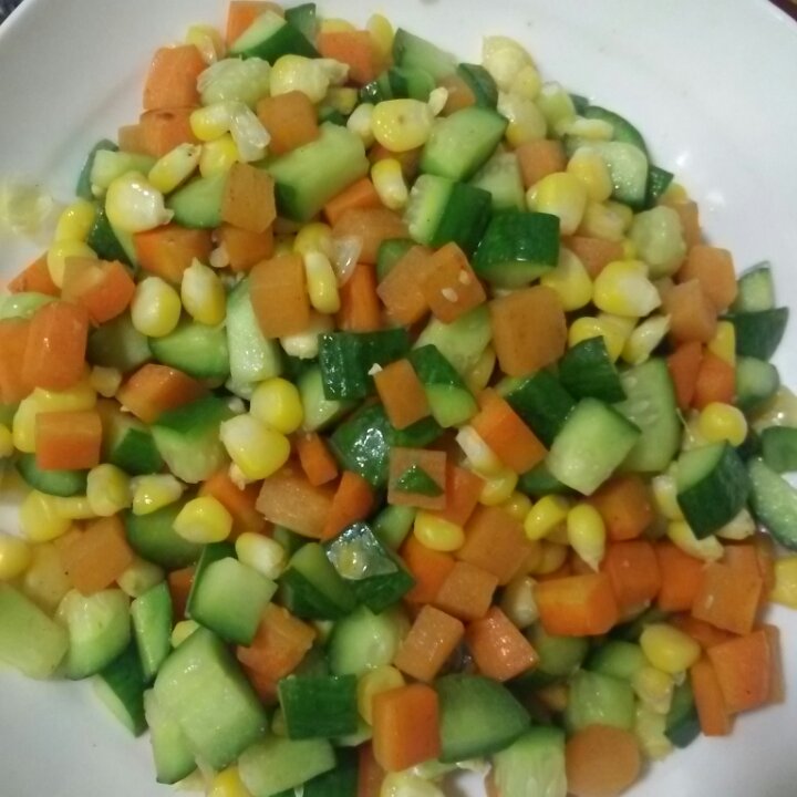 胡萝卜玉米炒黄瓜