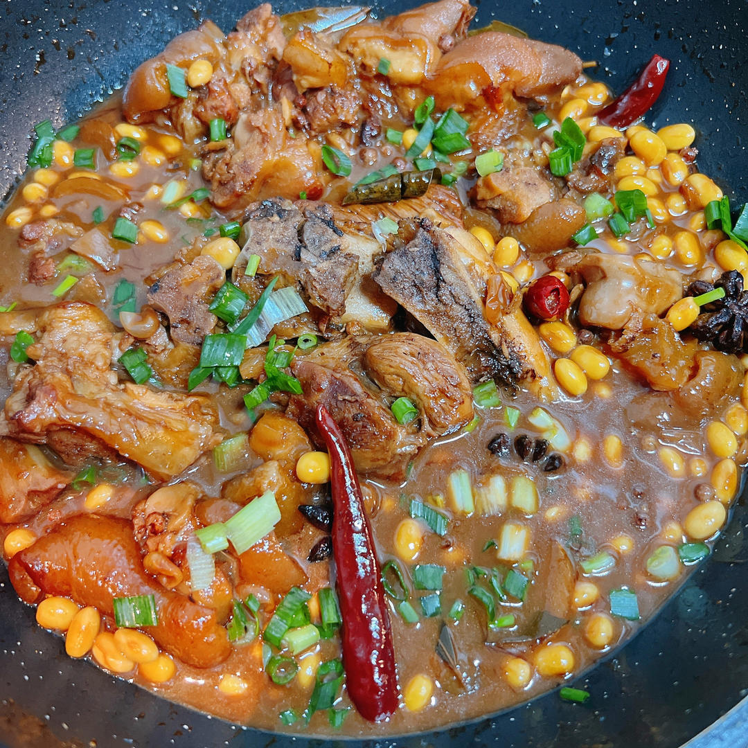 流口水的黄豆炖猪蹄