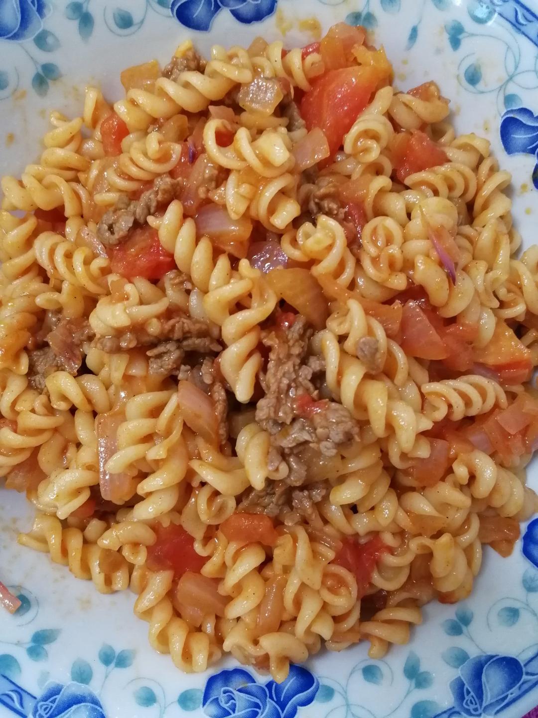 番茄肉酱三色螺丝粉