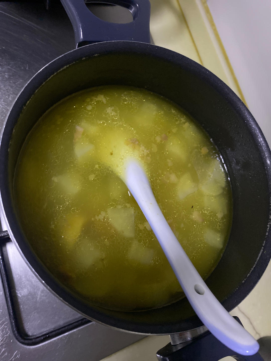 牛尾炖白萝卜汤