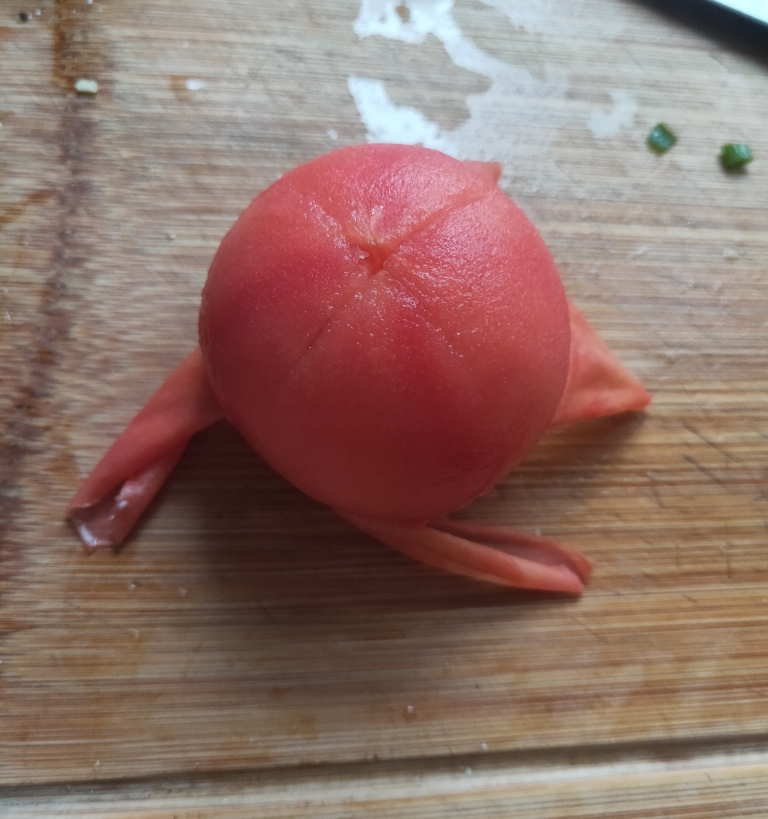 全家最爱西红柿鸡蛋汤面的做法 步骤2
